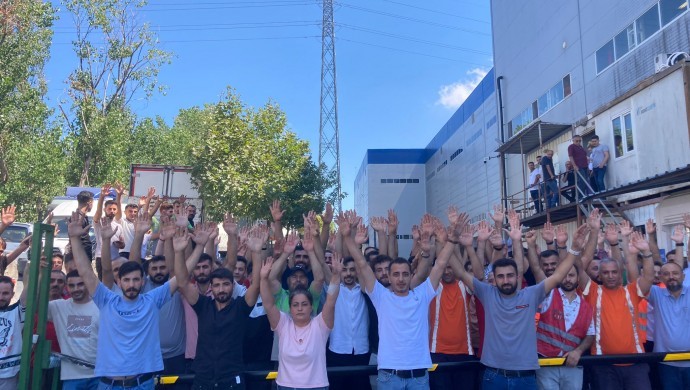 CarrefourSA’da işçilerden dayanışma eylemi