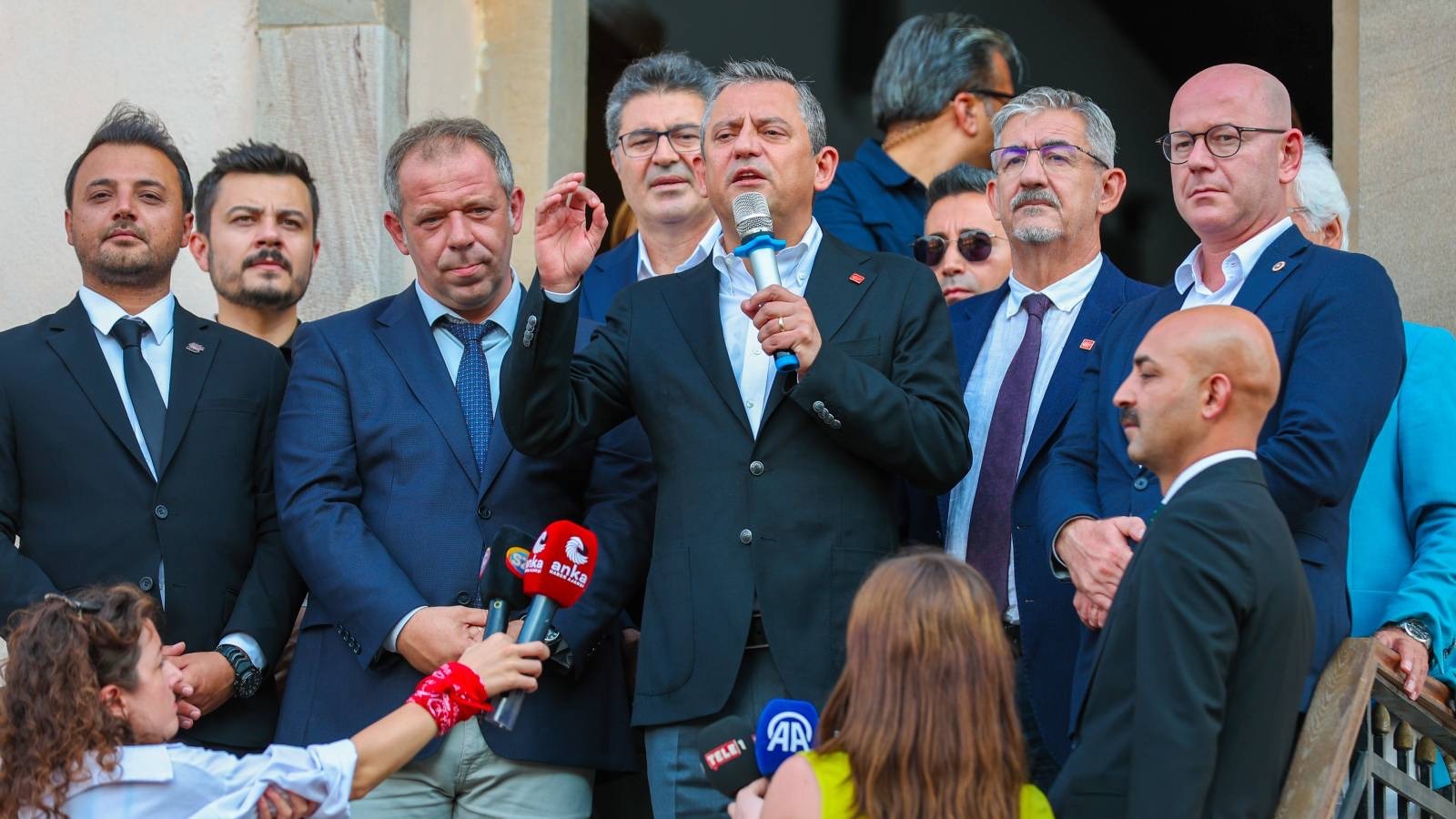 Özel: CHP’de bir tartışma yok, belediye başkanlarımızla etle tırnak gibiyiz