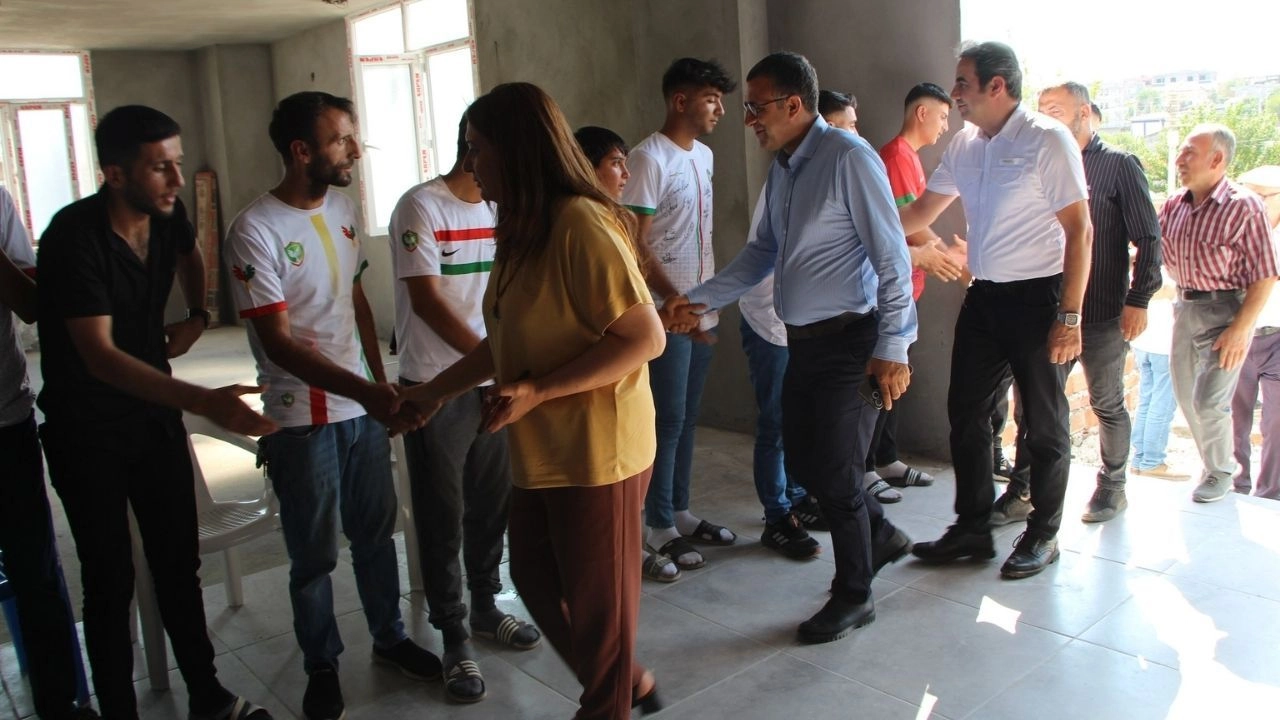 Saldırıya uğrayan Kürt işçilere DEM Parti’den ziyaret