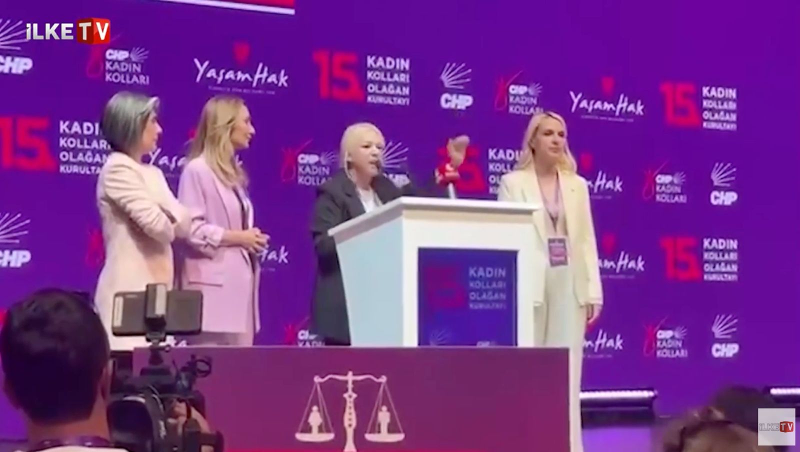 VİDEO – CHP’li kadınlardan protesto: Çok istiyorlarsa ‘erkek kolları’ kurabiliriz