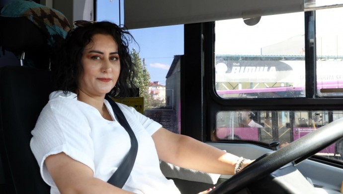 Van’ın tek kadın otobüs şoförü kayyımın ardından yeniden yollarda
