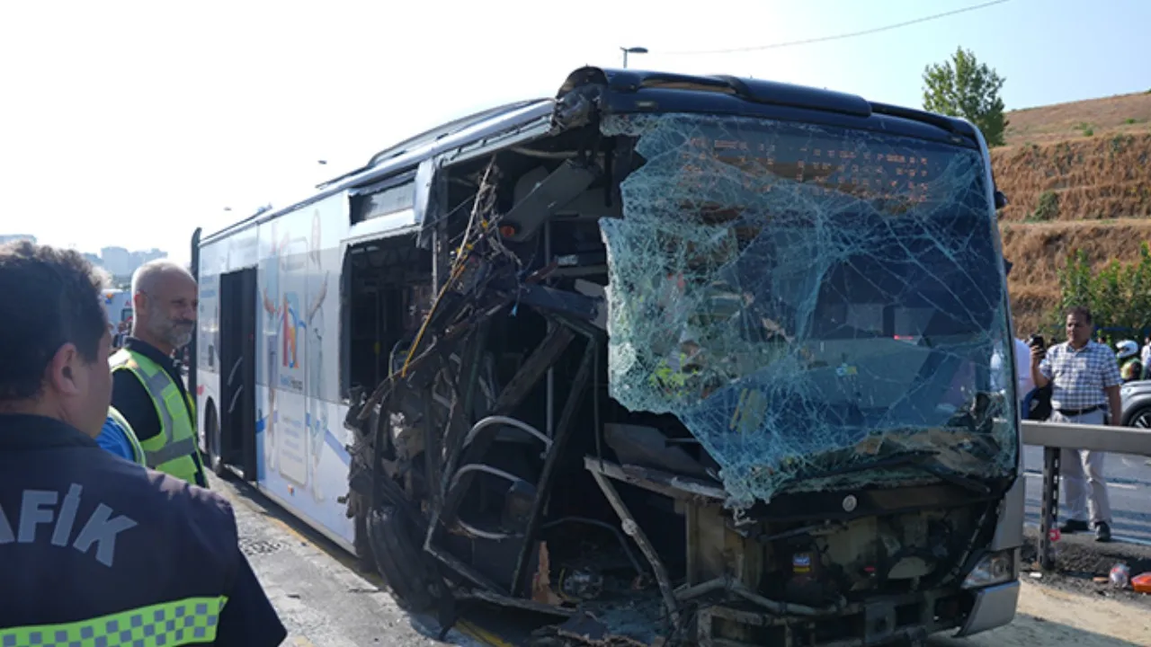Kaza yapan metrobüs sürücüsü: ‘Uyarı işareti yoktu’