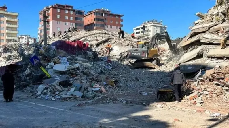 Depremde 150 kişinin hayatını kaybettiği Palmiye Sitesi davası yarın başlıyor