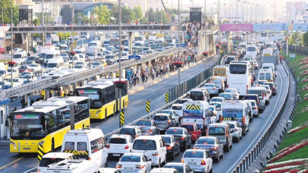 İstanbul trafiği okul başlama saatlerini değiştirdi