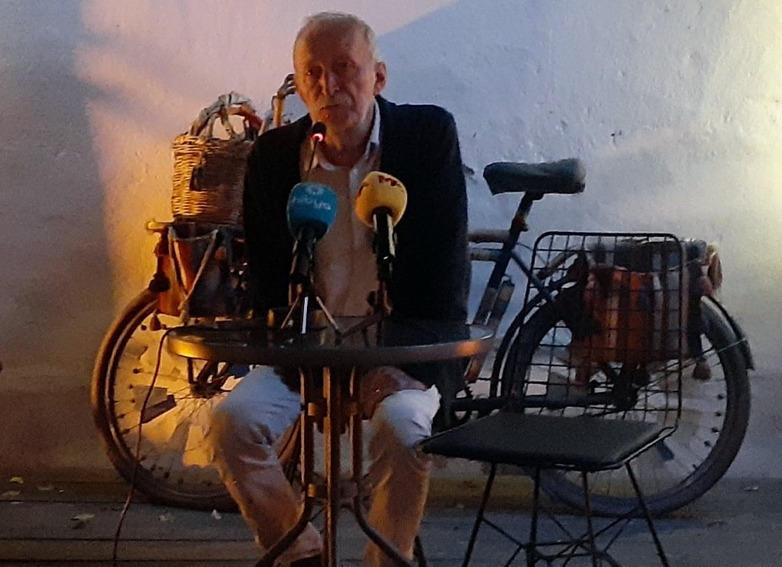 Yeni kitabını imzalayan Hüseyin Aykol: Bayrağı Apê Musa’dan devraldım