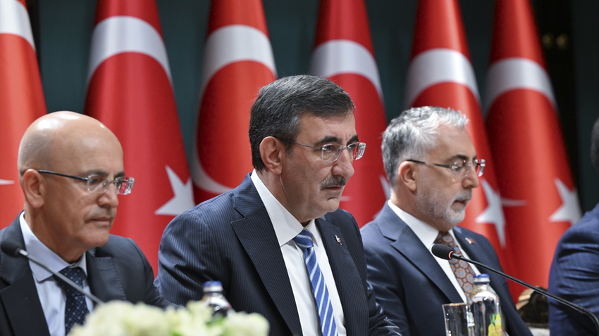 OVP açıklandı: Enflasyon tahminleri yükseldi büyüme düştü