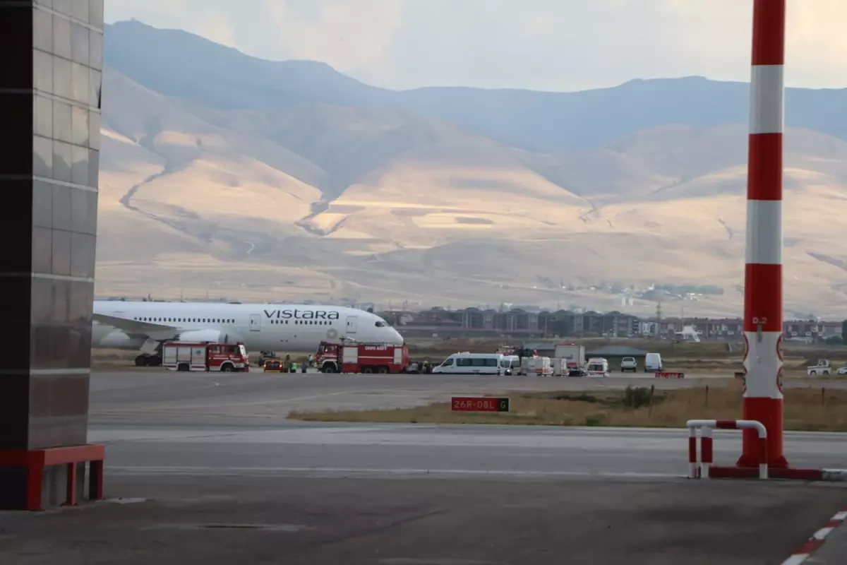 Hindistan uçağı bomba ihbarı nedeniyle Erzurum’a acil iniş yaptı