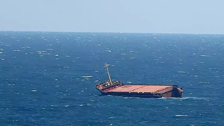 İran’a ait yük gemisi Kuveyt açıklarında battı