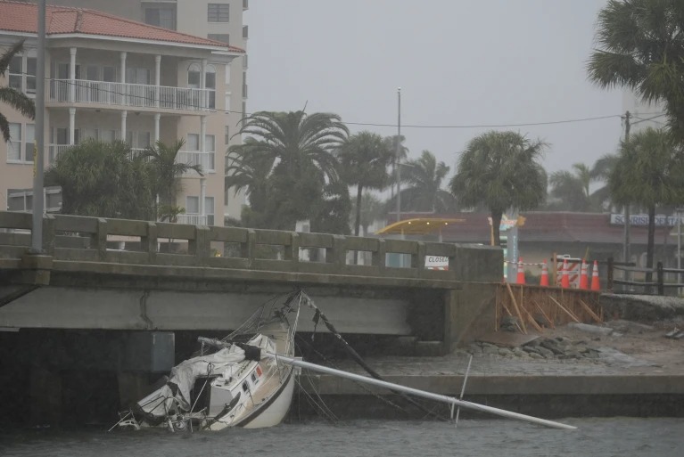 Milton kasırgası Florida’yı vurdu: 2.6 milyon insanı karanlıkta bıraktı