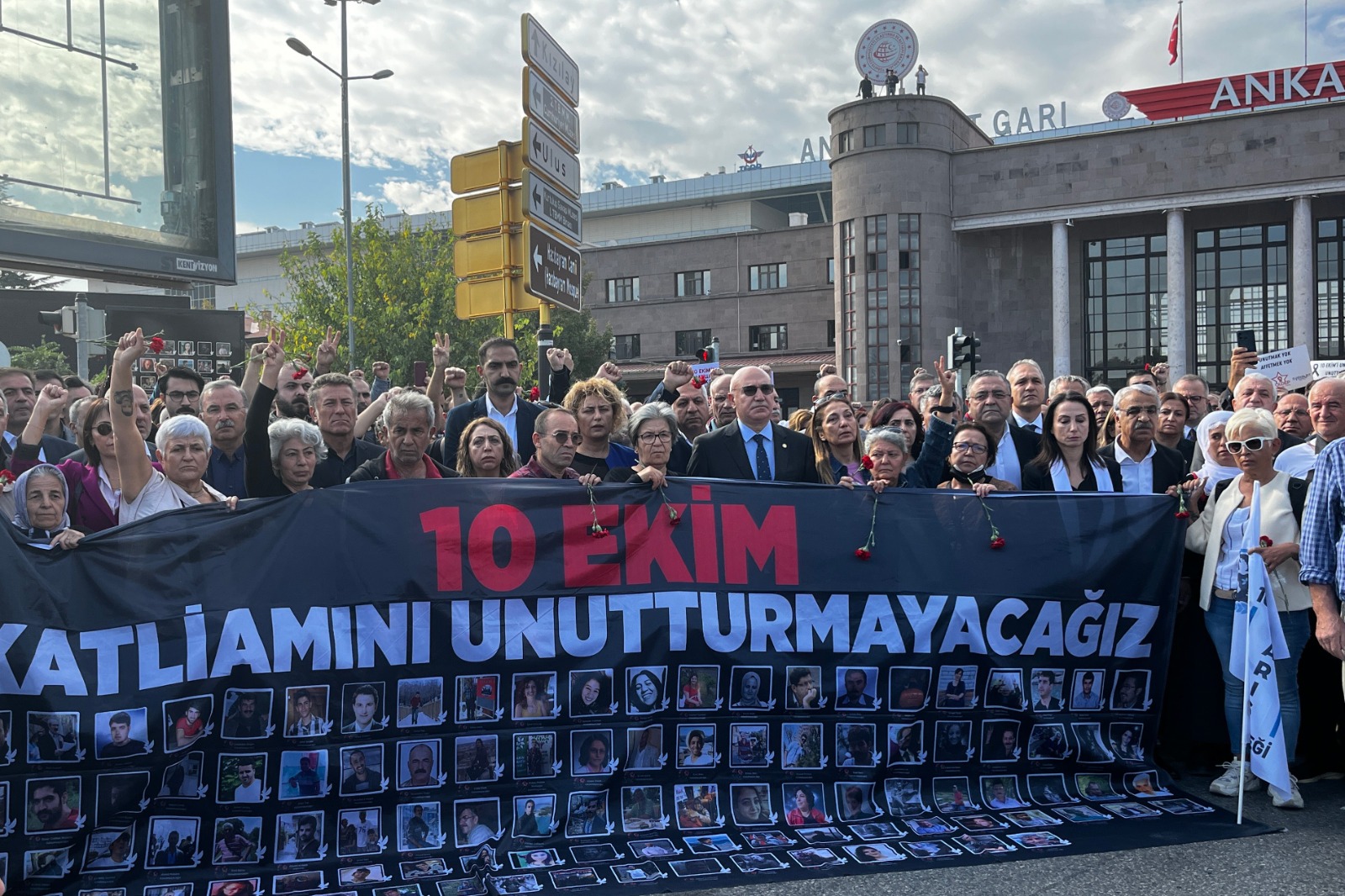 10 Ekim anması: ‘Katliamın karanlık taraflarının gün yüzüne çıkacağı günleri bekliyoruz’