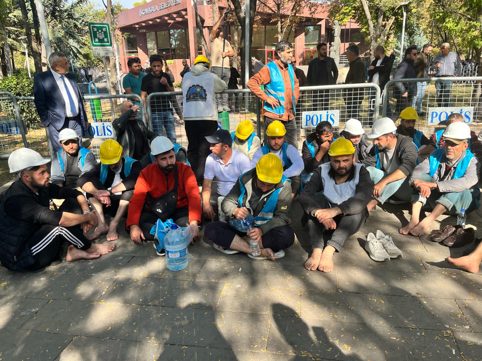 Fernas işçileri barikat ve engellemelere rağmen direnişlerinde kararlı