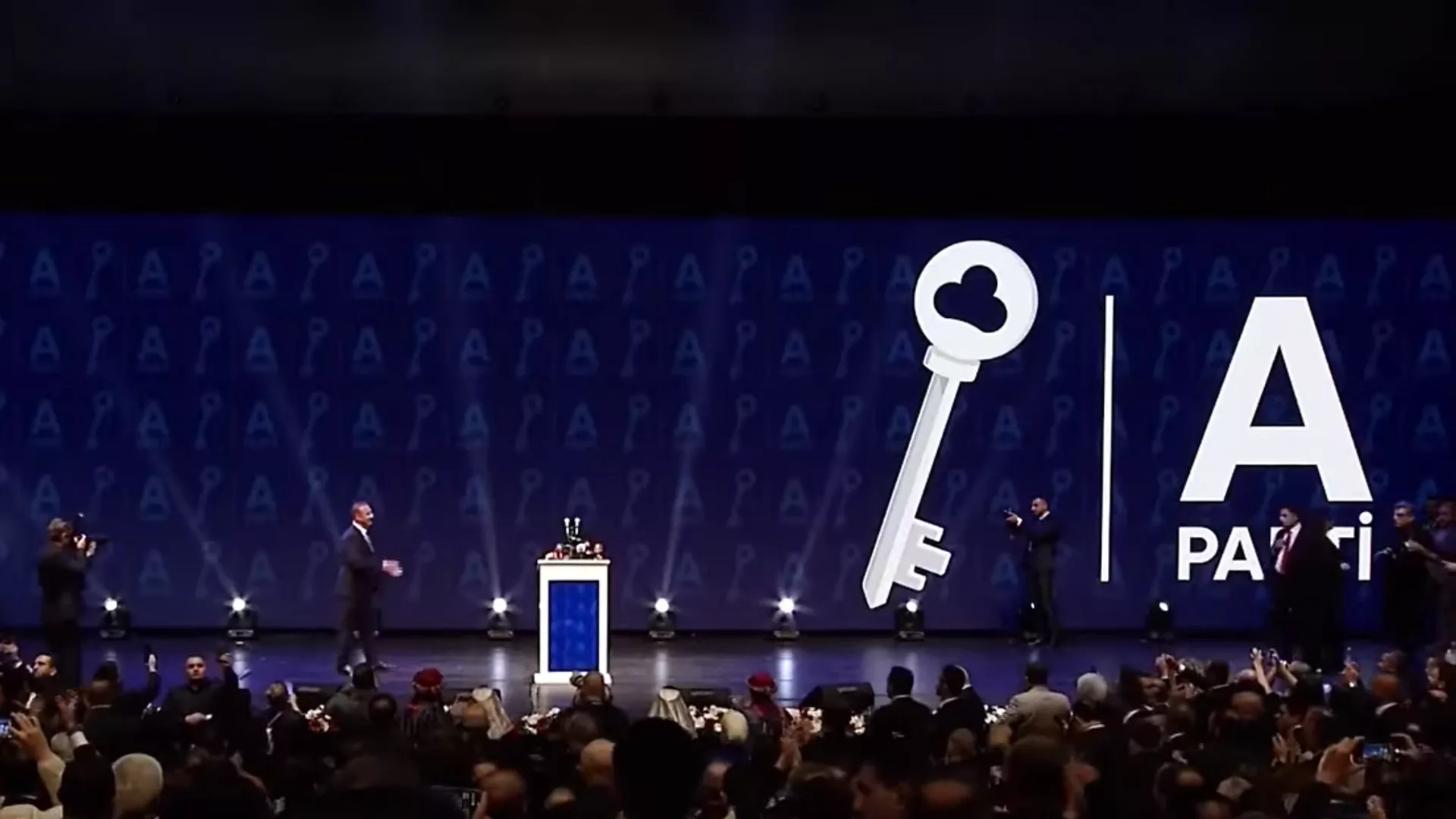 Yavuz Ağıralioğlu A Parti’yi kurdu