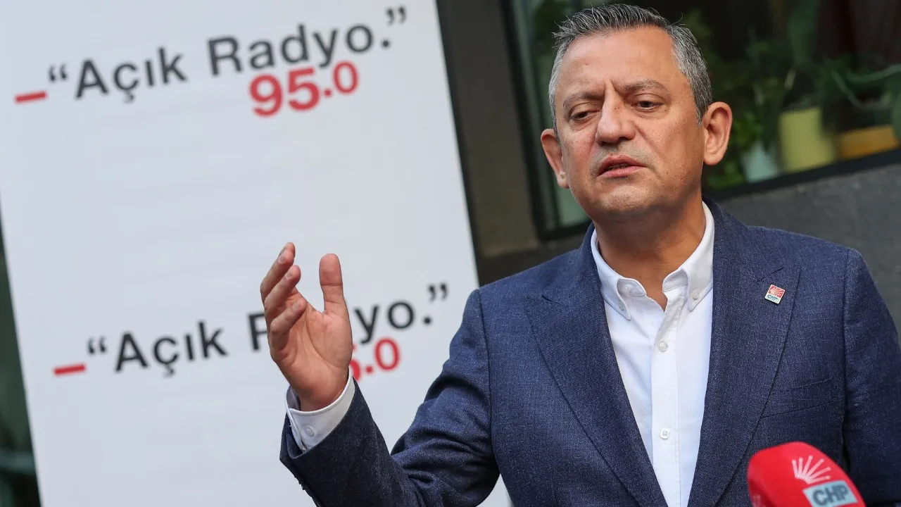 Özgür Özel Açık Radyo’yu ziyaret etti