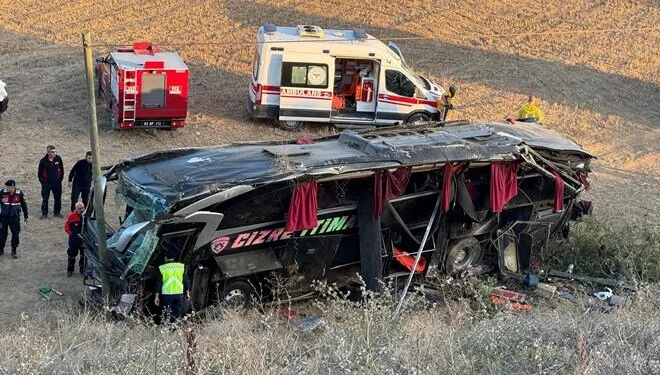 Afyonkarahisar’da yolcu otobüsü devrildi: 21 yaralı