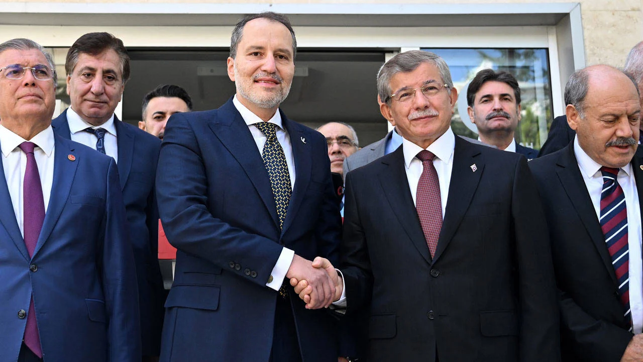 Ahmet Davutoğlu Fatih Erbakan’ı ziyaret etti