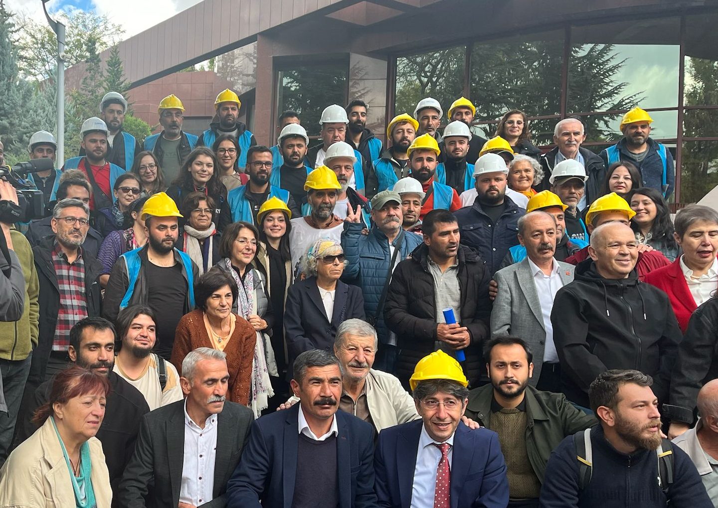 Önder aracı oldu: Fernas işçileri Soma’ya dönüyor