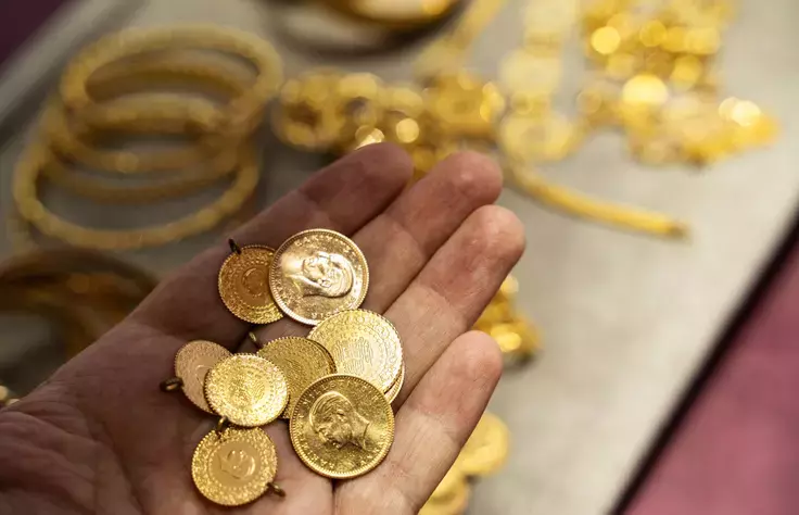 Gram altın 3 bin lira oldu