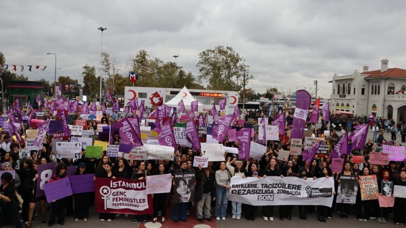 Birçok kentte kadınlar erkek şiddetine karşı sokağa çıktı