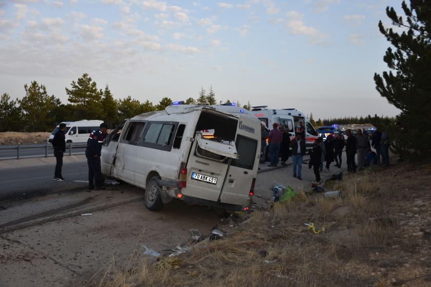 Karaman’da tarım işçilerini taşıyan servis devrildi: Biri çocuk, iki kişi öldü