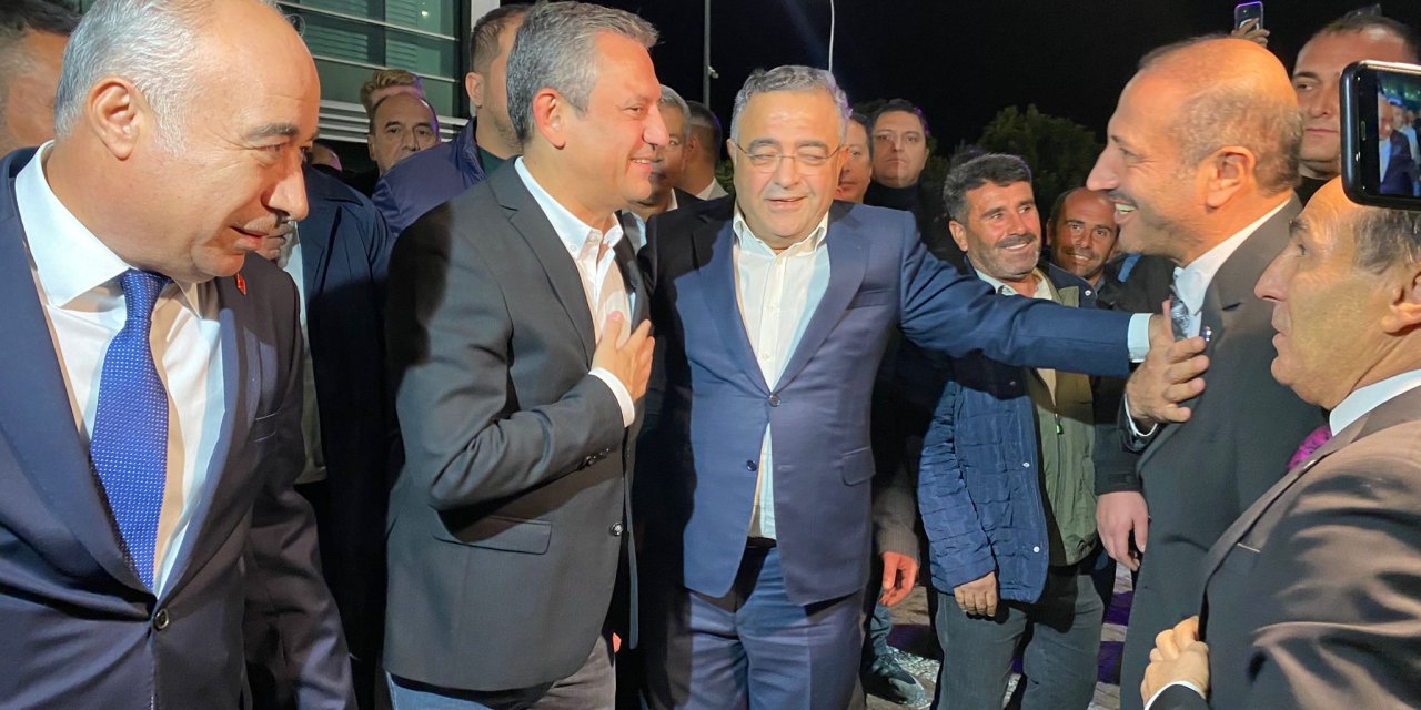 Özgür Özel Diyarbakır’da yoğun ilgiyle karşılandı