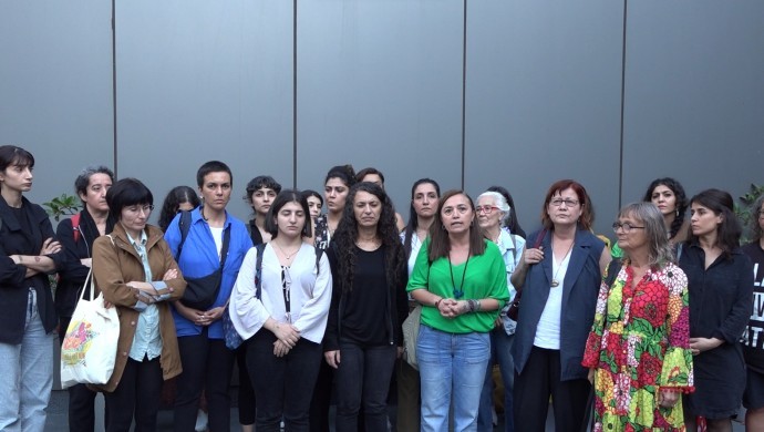 Sanatçılar kadın katliamlarını protesto etti