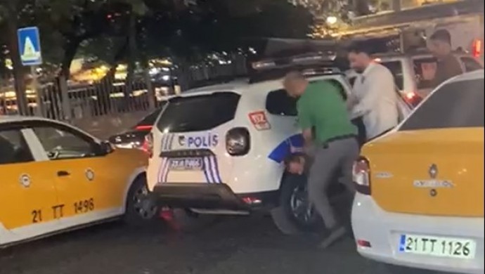 Diyarbakır’da bir kişi polis tarafından gözaltına alındı.