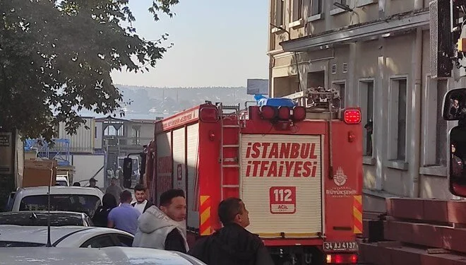 Beşiktaş’ta üniversite bahçesindeki inşaatta yangın