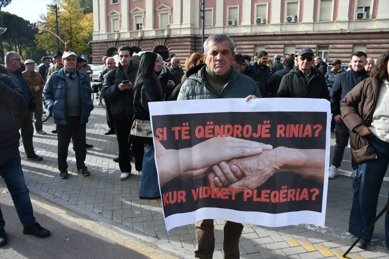  Arnavutluk’ta emeklilerden protesto: Fiyatlar artıyor, maaşlar yetmiyor