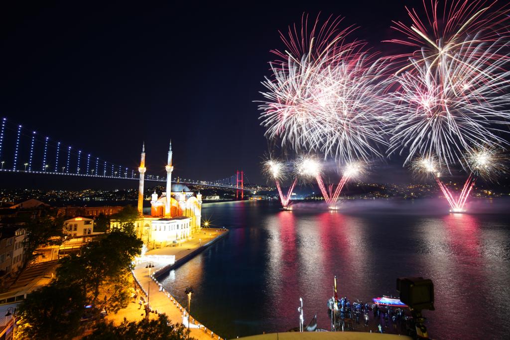İstanbul Valisi Gül’den havai fişek açıklaması