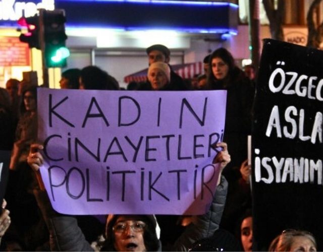 İzmir’de bir kadın boşanma aşamasında olduğu erkek tarafından öldürüldü