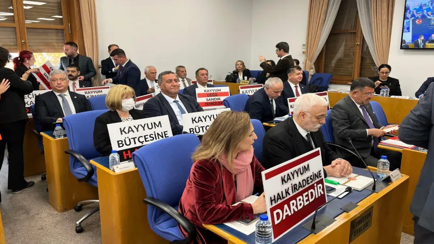 Bütçe görüşmelerinde CHP ve DEM milletvekillerinden kayyım protestosu
