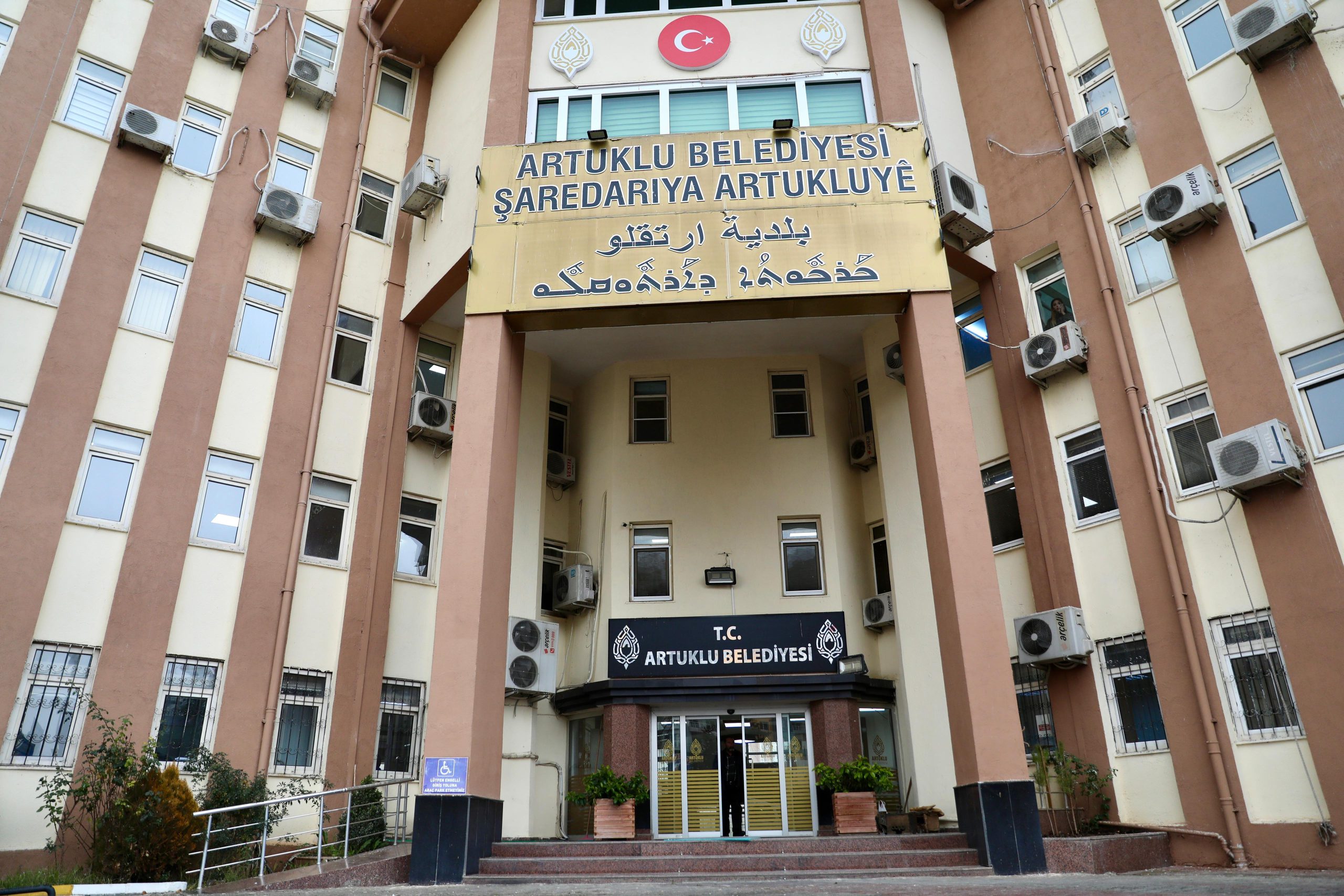 Artuklu Belediyesi’nde evrakta sahtecilik nedeniyle iki kişi görevden alındı