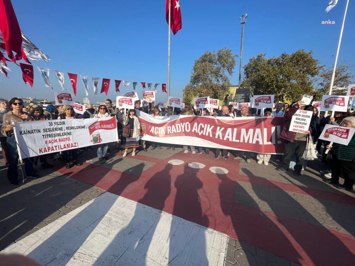 Kadıköy’de ‘Açık Radyo açık kalmalı’ eylemi
