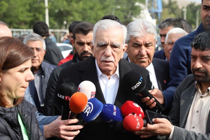 Ahmet Türk’ten Bahçeli’ye: Bir elde sopa ile diyalog olmaz