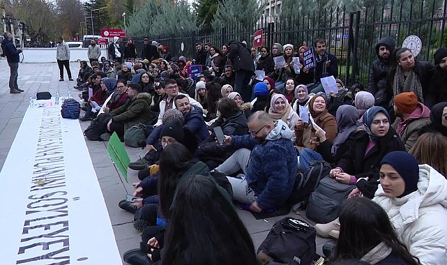 Atanamayan öğretmenlerden MEB önünde oturma eylemi