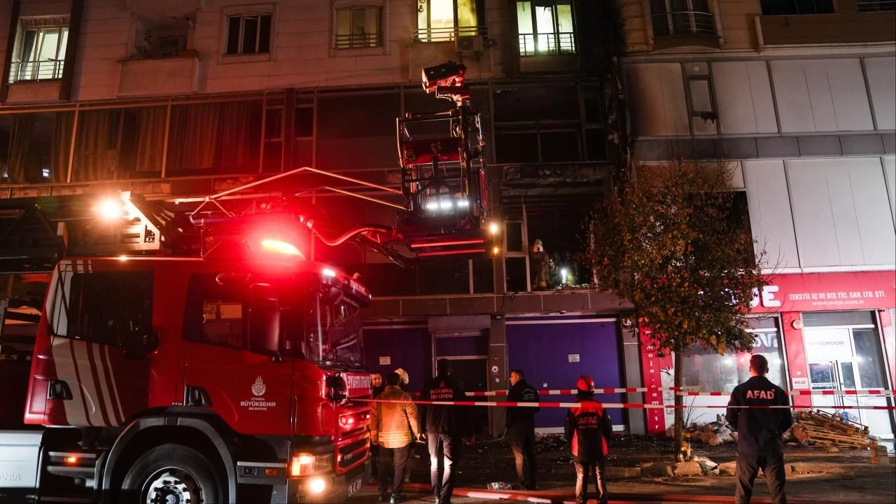 Esenyurt’ta tekstil atölyesinde yangın: 2 kişinin durumu ağır