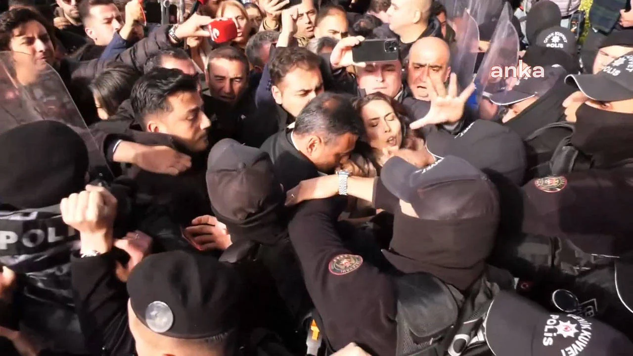 Esenyurt’ta abluka 3. gününde: Polis CHP’lilere müdahale etti 