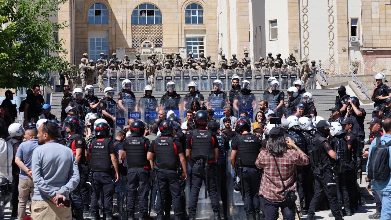 DEM Parti kayyım atamalarına karşı İdare Mahkemesi’ne başvurdu