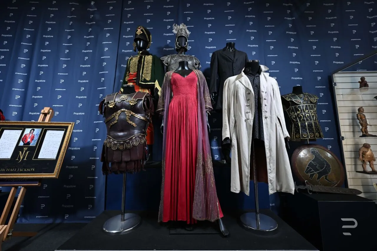 İkonik kostümler müzayedeye çıkıyor: Aralarında Michael Jackson’un ceketi de var