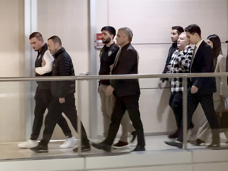 Yasa dışı bahis operasyonu: Mehmet Ali Erbil ve Serdar Ortaç’a ev hapsi