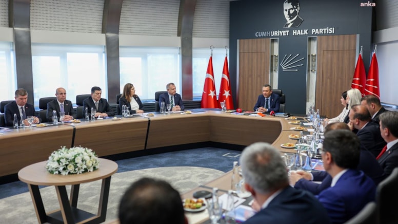 Özgür Özel, CHP’li 414 belediye başkanı ile bir araya gelecek