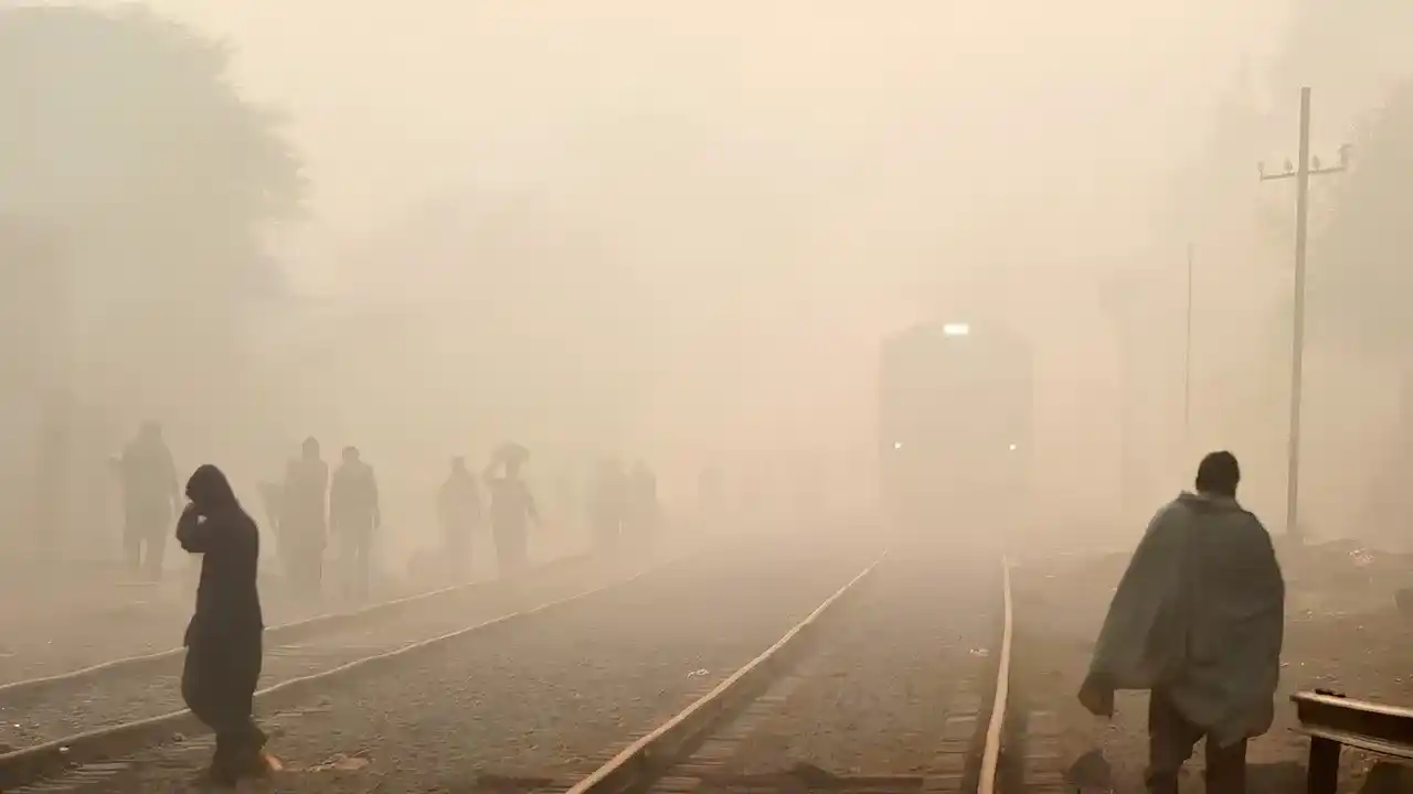 Pakistan’da hava kirliliği nedeniyle ilkokullarda eğitime 1 hafta ara verildi