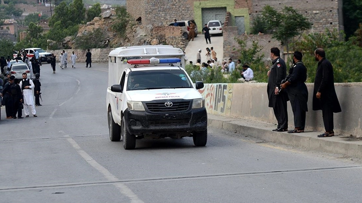 Pakistan’da yolcu minibüslerine silahlı saldırı