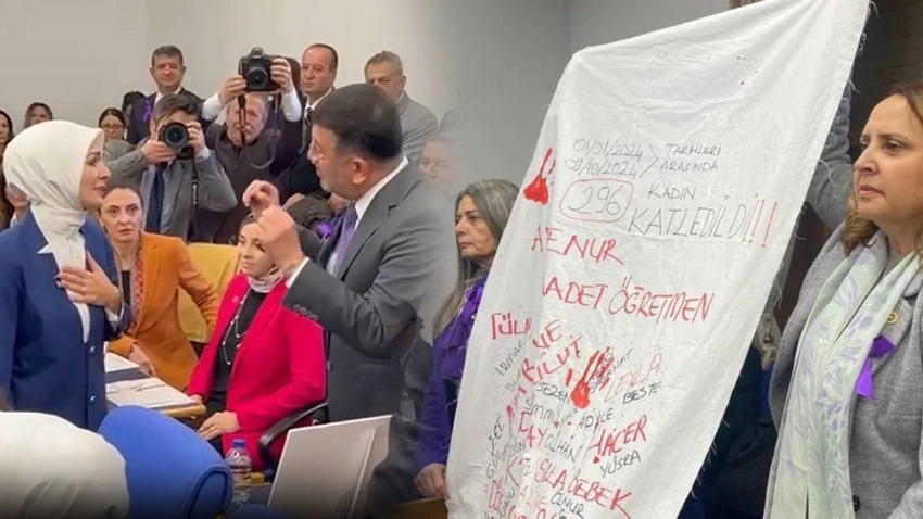 CHP’den Aile Bakanı’na Meclis’te ‘kefenli’ protesto