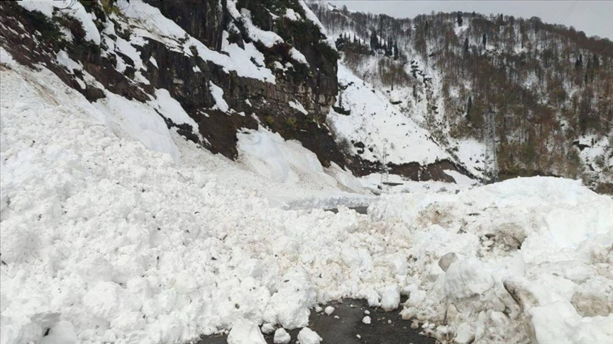 Artvin’de çığ düştü: 6 köy yolu ulaşıma kapandı 