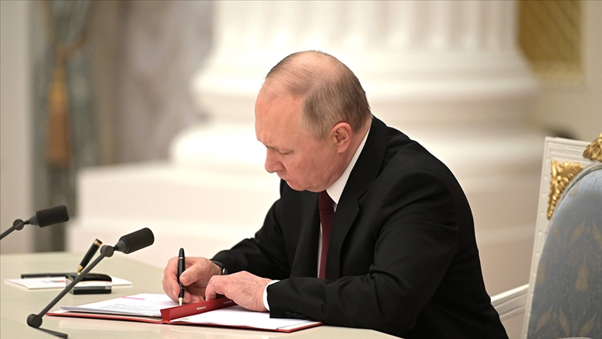 Putin’den ‘aile değerleri’ için yasa: Cinsiyet uyum süreci propagandasına para cezası