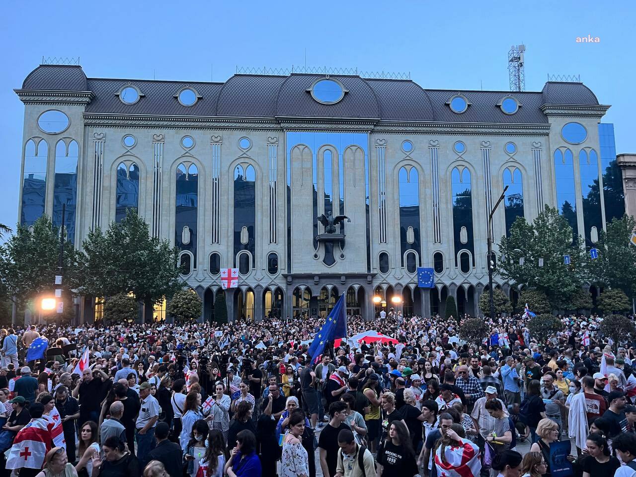 Gürcistan’da göreve başlayan Cumhurbaşkanı Kavelashvili protesto edildi