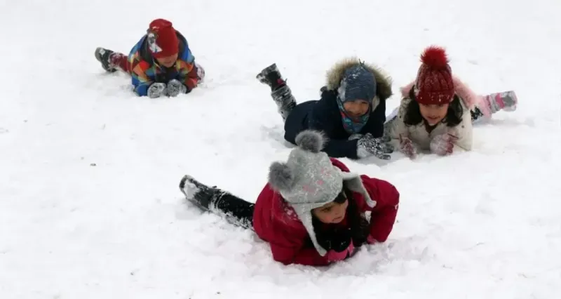 Bolu’da kar yağışı nedeniyle 4 ilçede eğitime ara