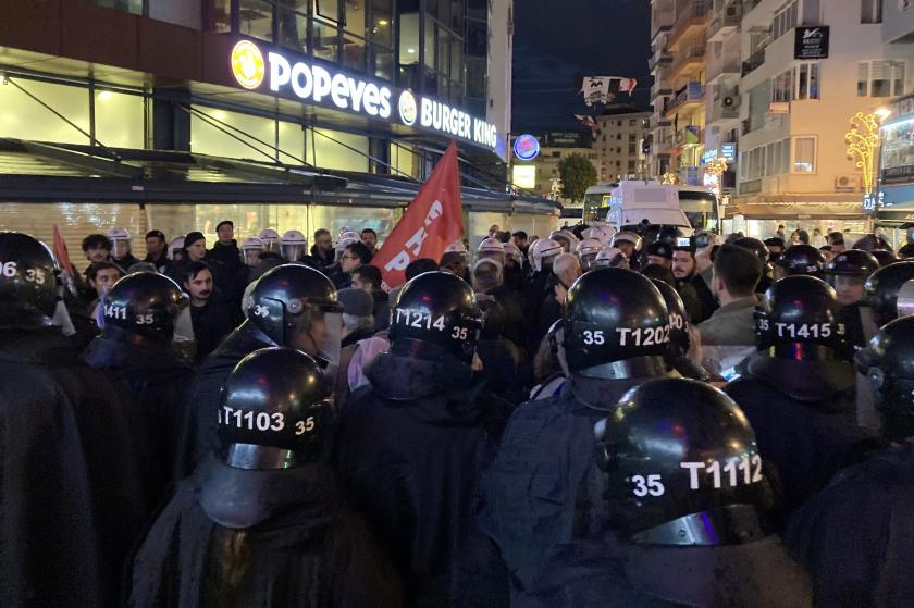 DEM Parti’nin İzmir’deki basın açıklamasına polis müdahalesi 