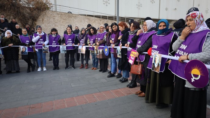 Kadınlardan Kuzey ve Doğu Suriye için yaşam zinciri
